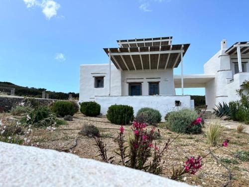 Santa Maria House | Parian Philoxenia Villa, Mikri Santa Maria beach