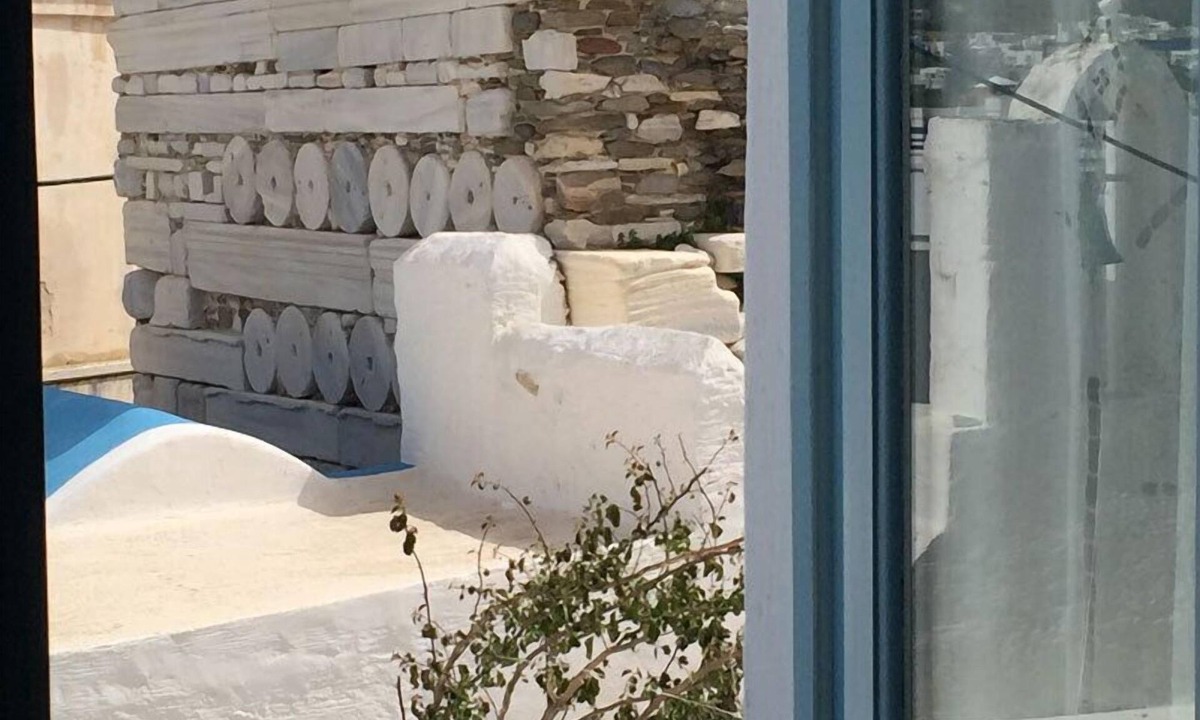 Parikia Apartment | Paros Parikia, Pantarei* Apartments: splendid apartment 3 May 2005