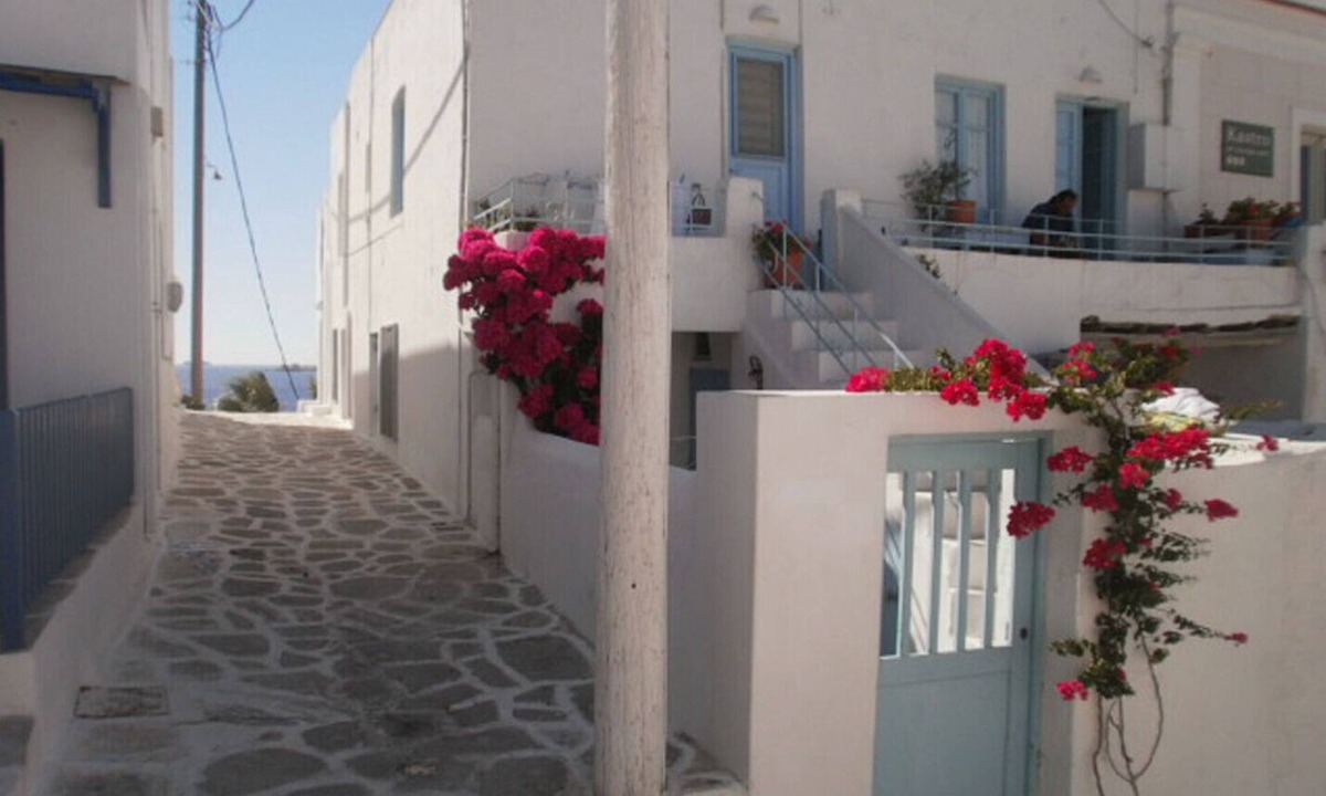 Parikia Apartment | Paros Parikia, Pantarei* :cozy studio in the old town 29 May 2006