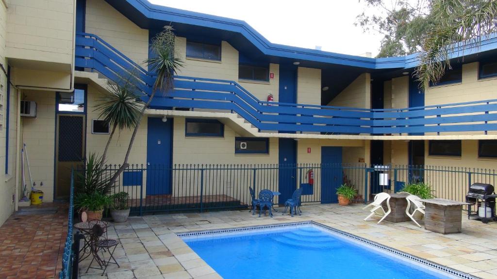 Kew Hotel | Pathfinder Motel