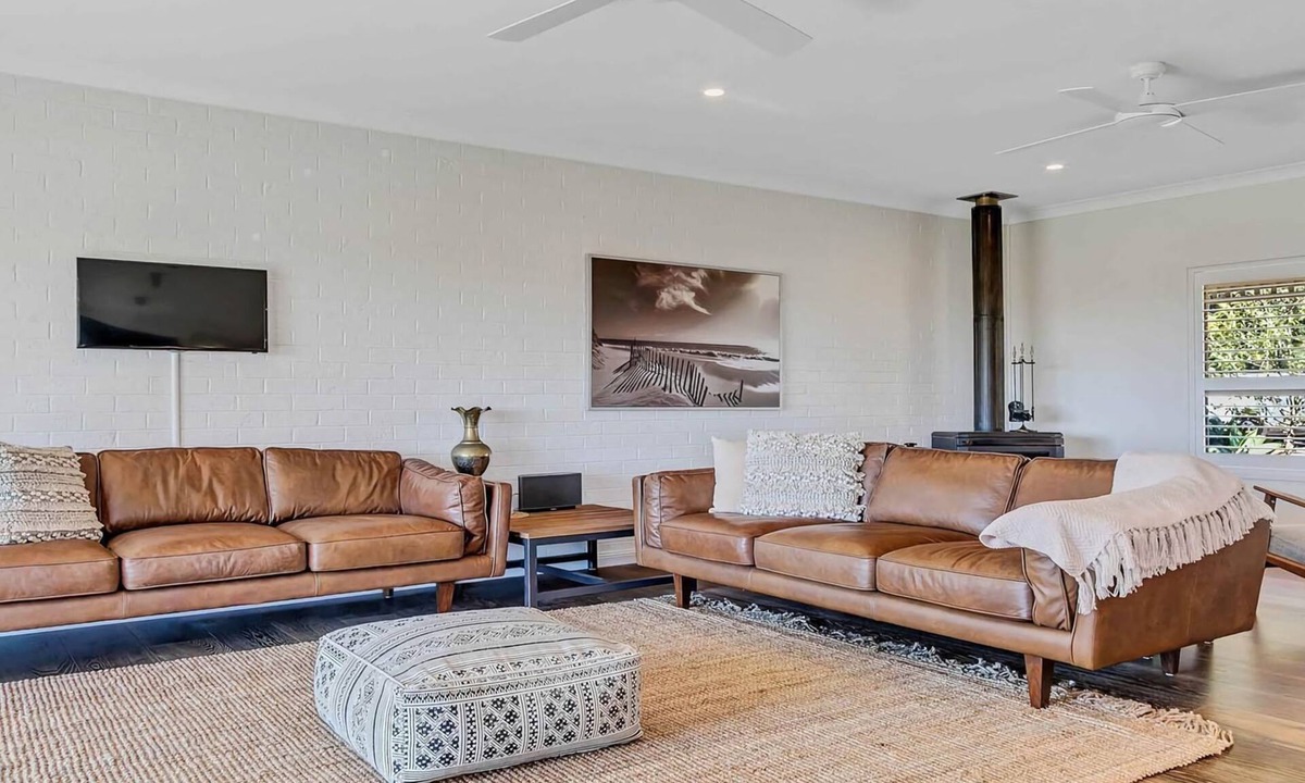 Newrybar House | Paul's Farmhouse - 4 BR rural retreat with views