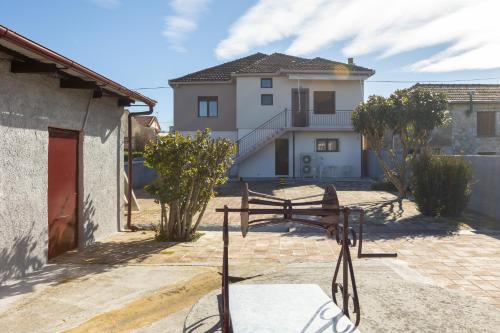 Vlachokerasia Apartment | Peaceful 2-bedroom village house near Tripolis