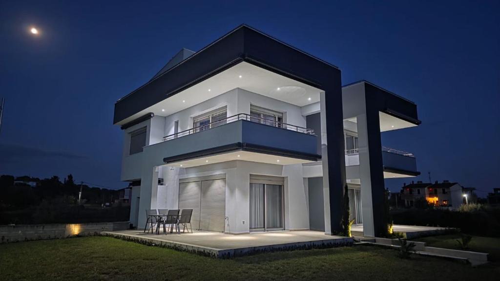 Paralia Dionysiou Villa | Pearl Luxury Suites