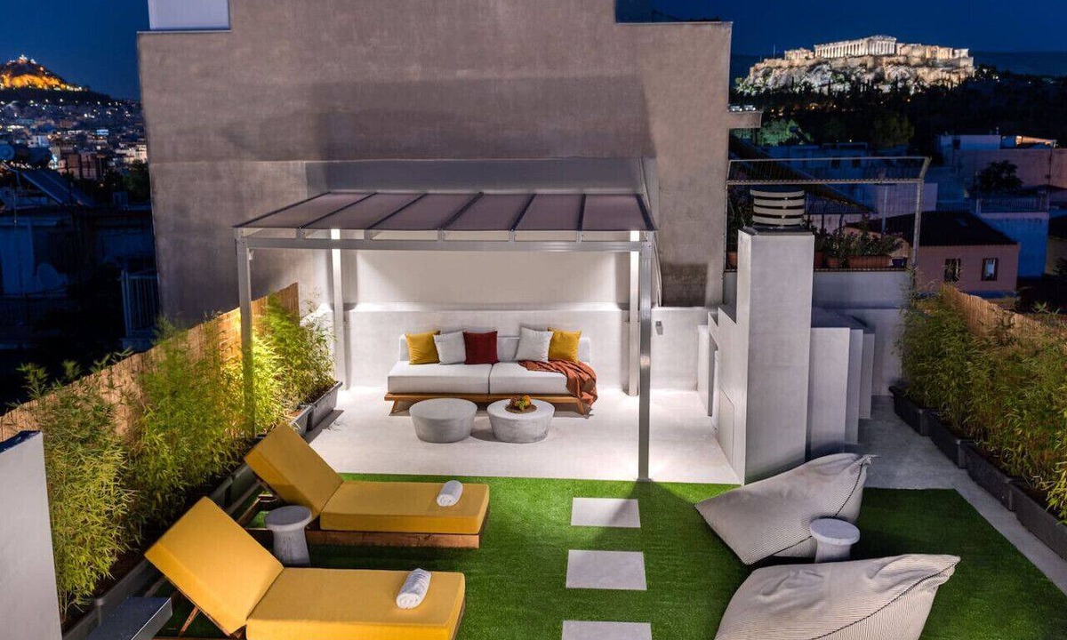 Thissio Apartment | Penthouse With Magical Acropolis View & Jacuzzi!