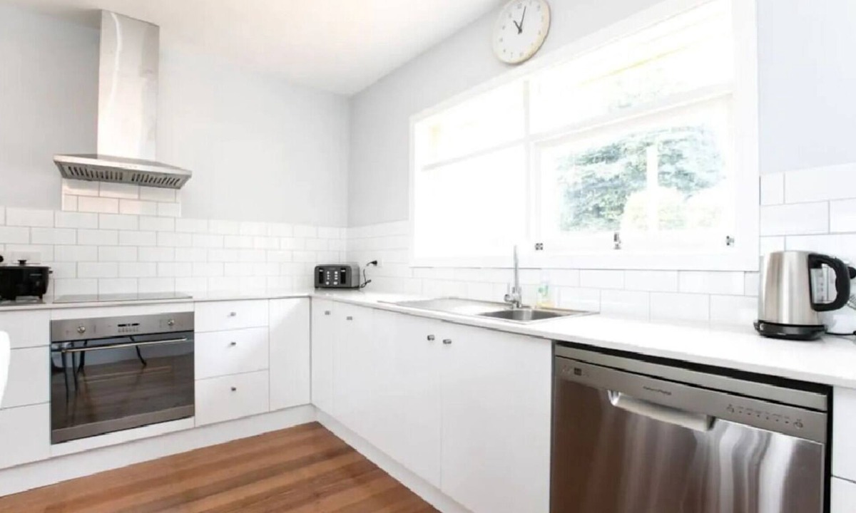 Newstead House | Perfect for Families & Groups: Views & Wi-Fi