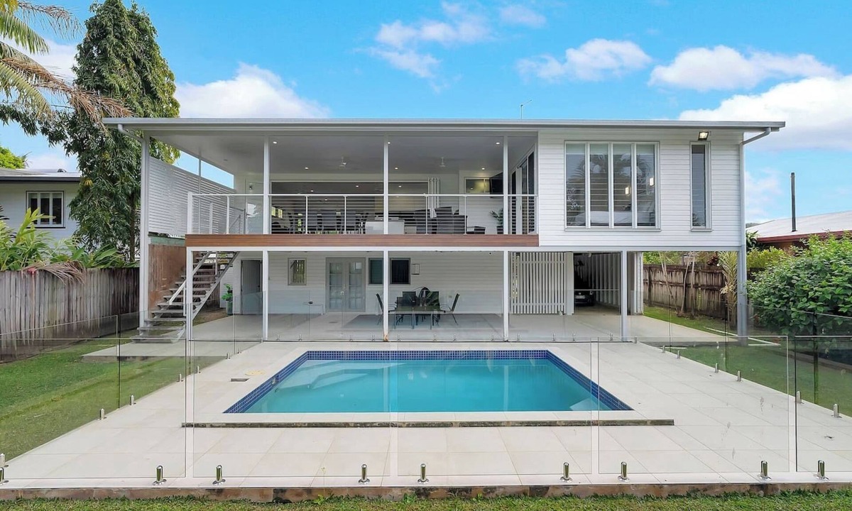 Edge Hill House | Perfect Pool House Idyllic Tropical Retreat