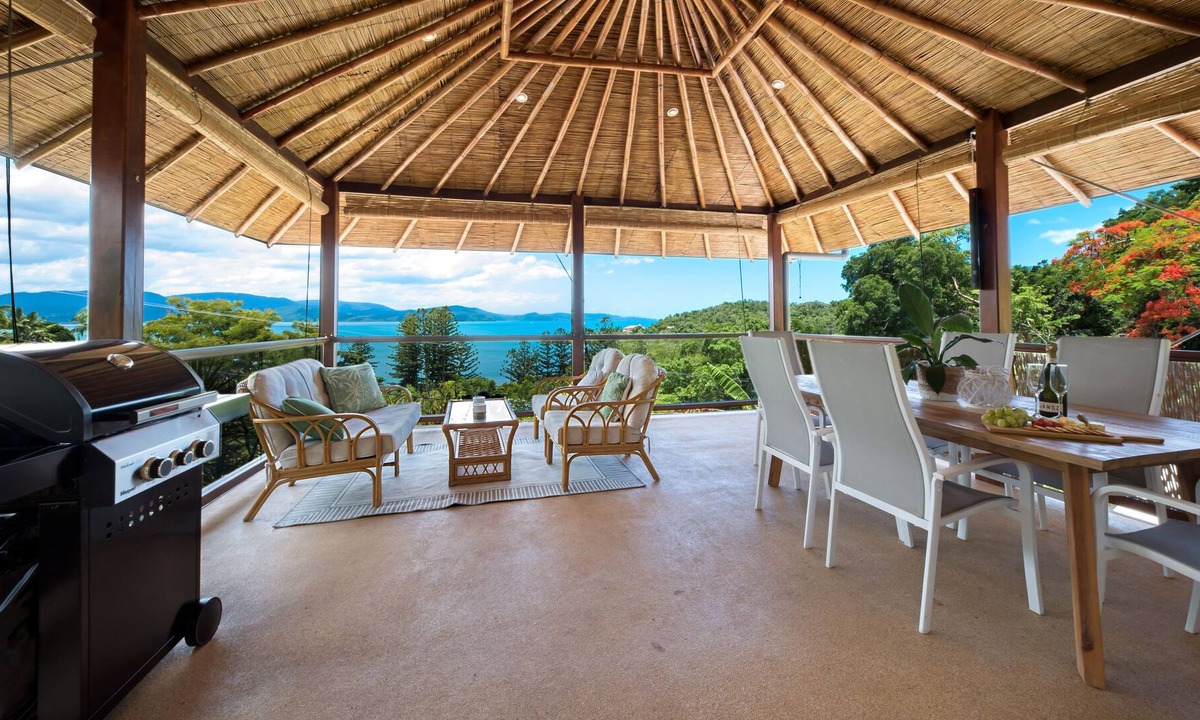 Mandalay House | Pet Friendly 3 bedroom, 3 bathroom home with breath taking ocean views