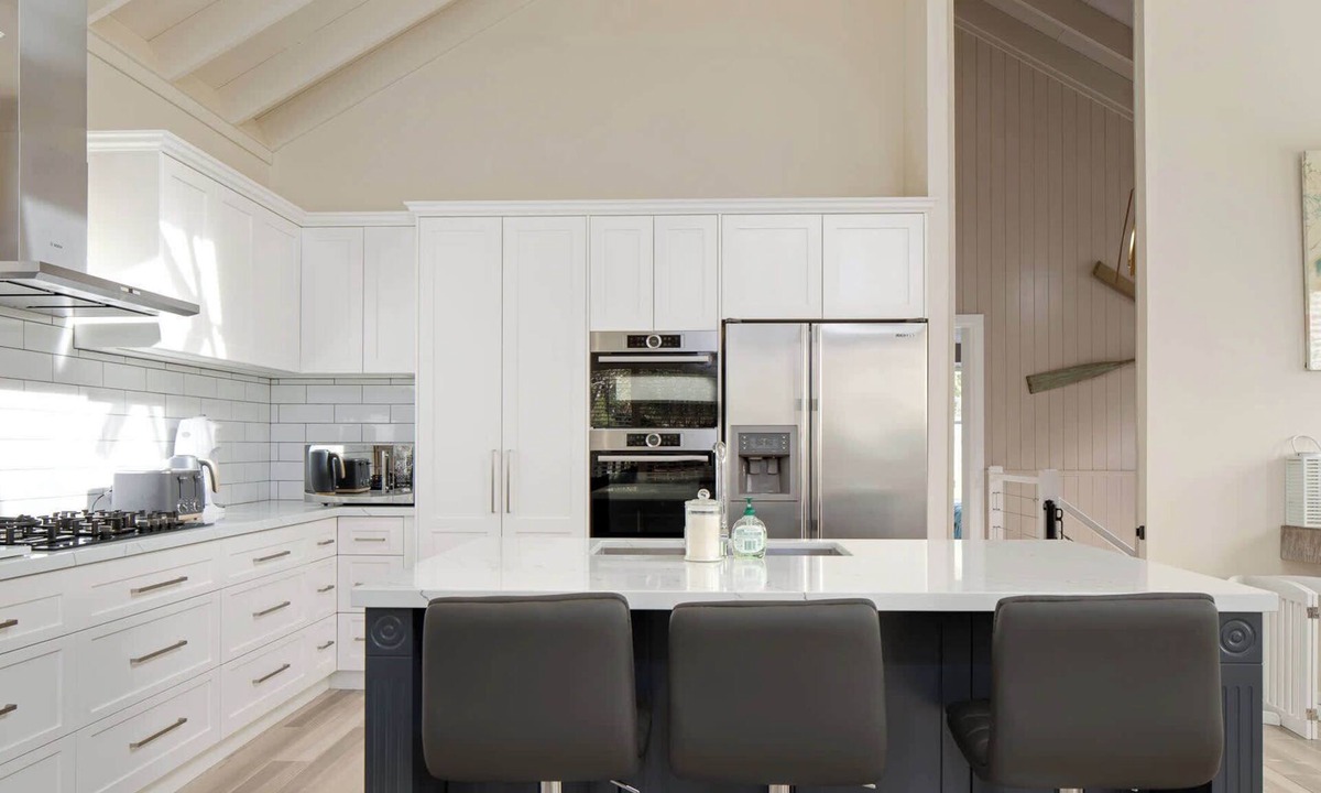 Lilli Pilli House | Pet-Friendly, WiFi & Pool Table | Two Salty Dogs