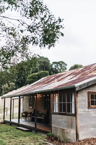 Basket Range House | Pickers Hut - A Country Style Featured Dream Stay