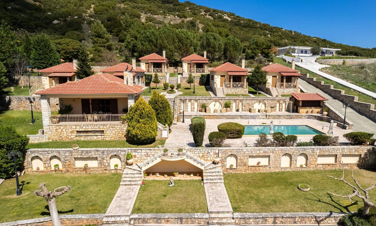 Kylini Apartment | Pleiades Jewels - Corinthos Pool Bliss