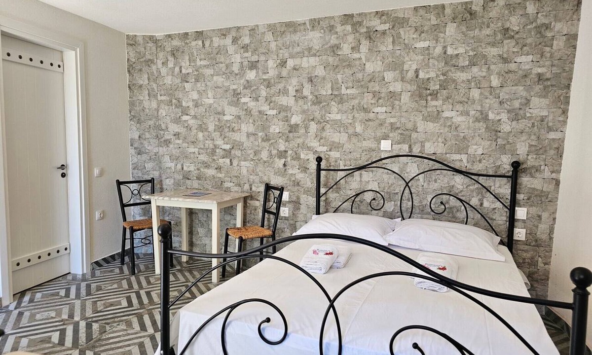 Amorgos Town Apartment | Politimi N8 Studio with Mountain View, Wi-Fi, and Air Conditioning