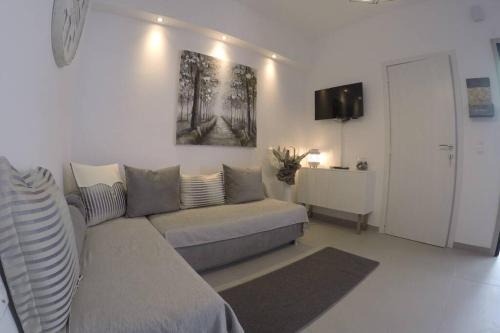 Polichrono Apartment | Polychrono New 2 Bedroom Apt. Just By The Sea!