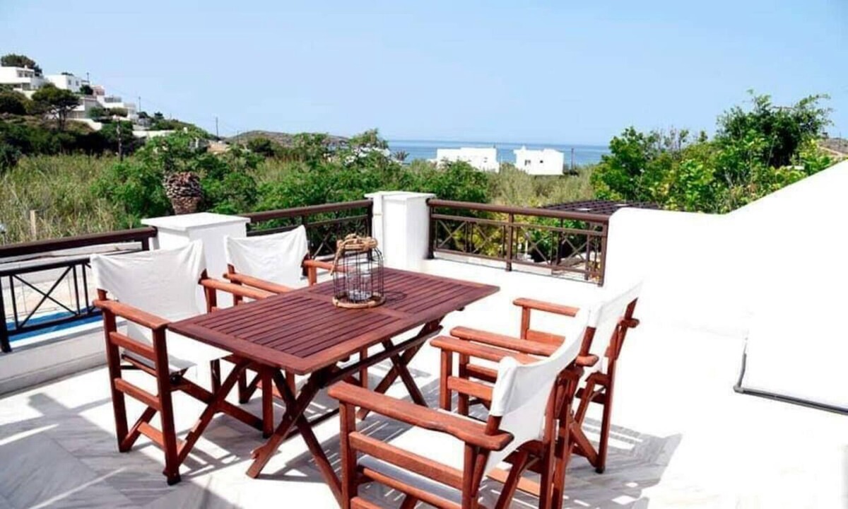 Posidonia Apartment | Pool Apartment On Beautiful Syros