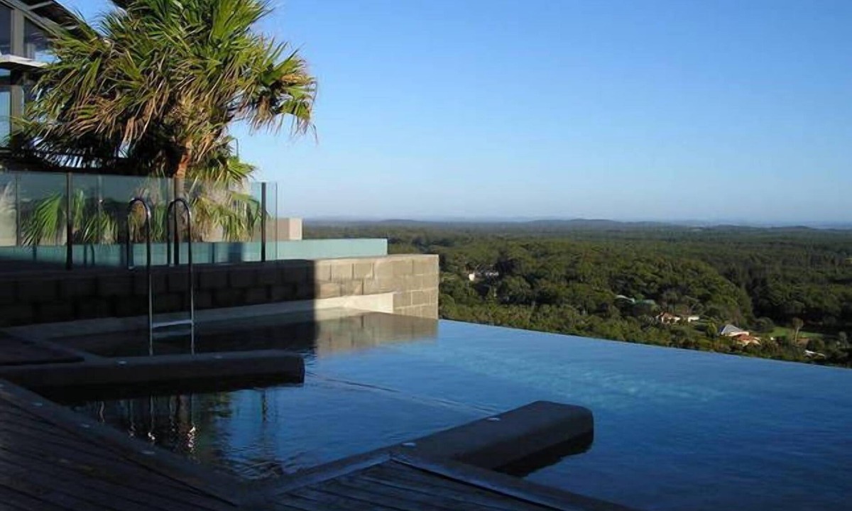 Boat Harbour Apartment | Port Stephens coastal beach & views- 400 m to beach