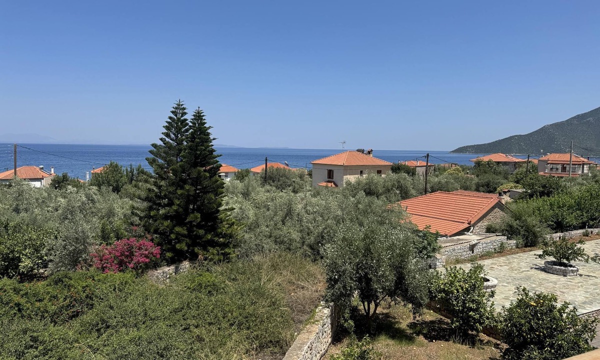 Poulithra House | Poulithra, Peloponnese: Charming Holiday Home with Terrace & Sea View