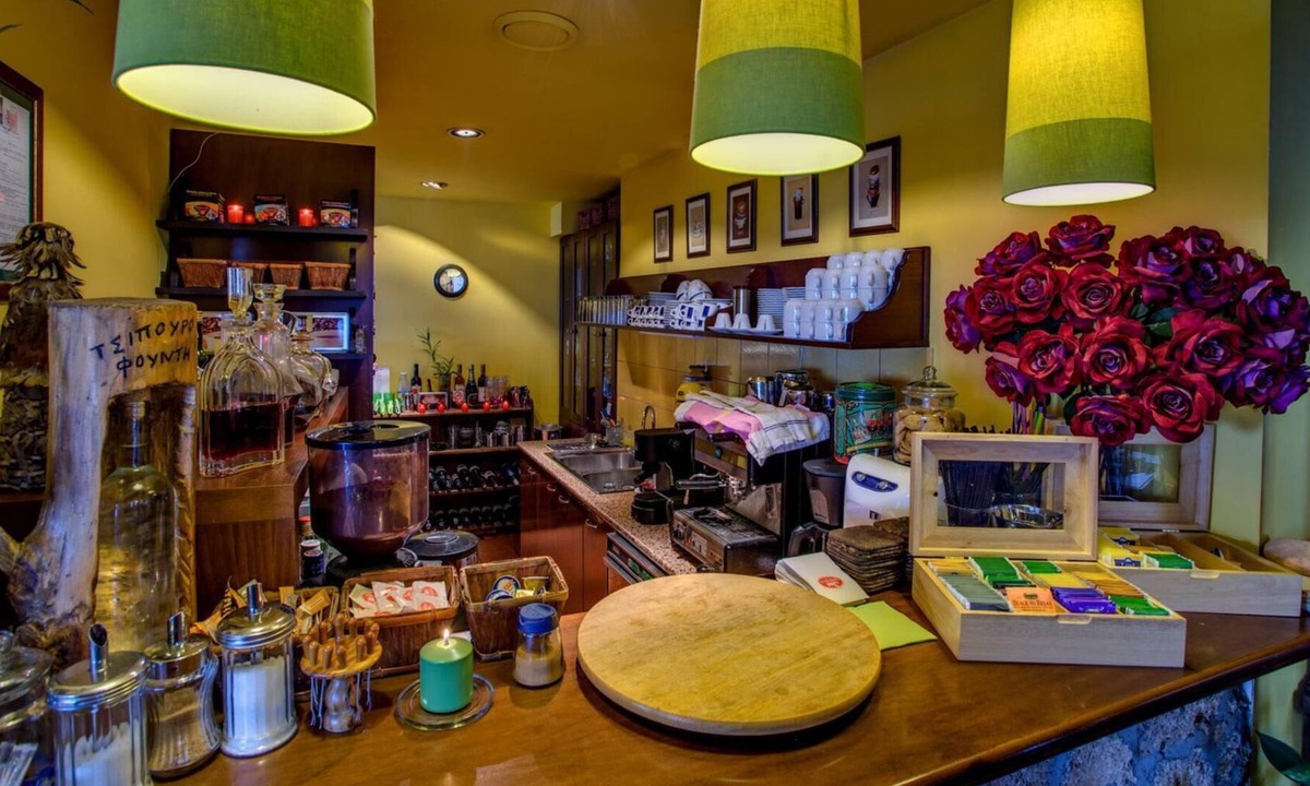 Naousa Bed & Breakfast | Premium Double - Esperides Traditional Retreat