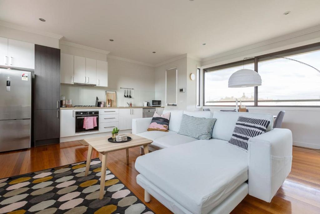 Brunswick East House | Primrose - Chic Mid-Century Style in Brunswick