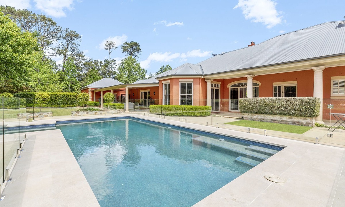 Arcadia Bed & Breakfast | Private 3 Room Queen Suite with Pool in Chanticleer Gardens Estate, Arcadia