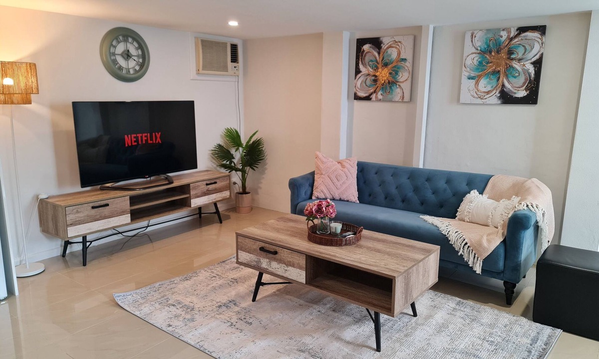 Guildford House | Private and Cosy Two Storey Guest House Near Shops/transport
