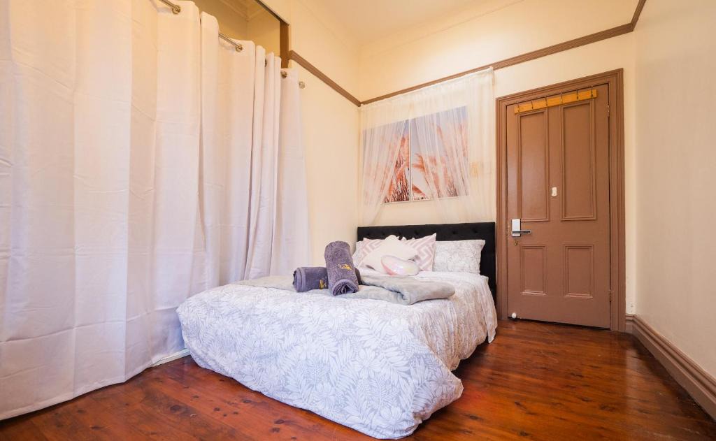 Strathfield House | Private Room In Strathfield Guesthouse 3min to Train Station
