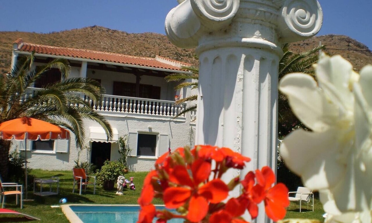Marathon House | Private Villa In Marathon With Pool And Sea View