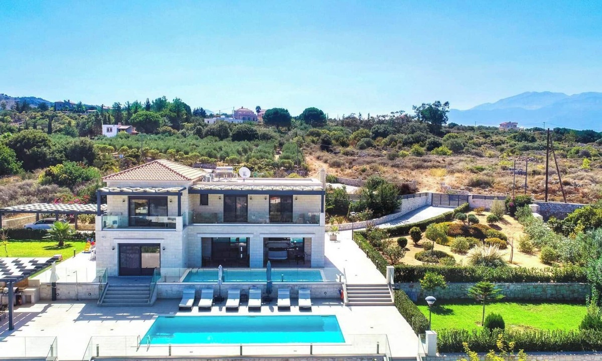 Plaka Villa | Private Villa with Eco Pool, Pickleball & Sea Views