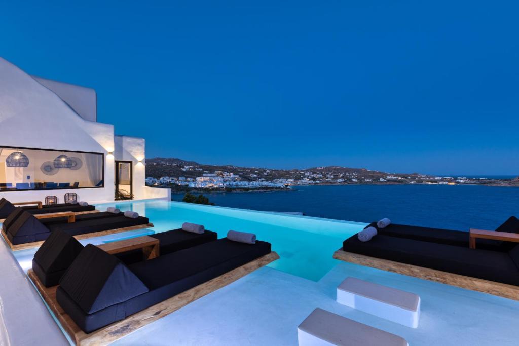 Paraga Villa | Psarou Black Villa