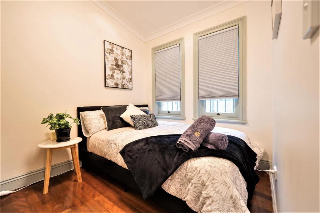 Strathfield House | Quiet Private Room In Strathfield 3min to Train Station G2 - ROOM ONLY