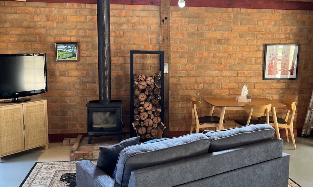Warrenbayne Cabin | Rainbow valley bunkhouse