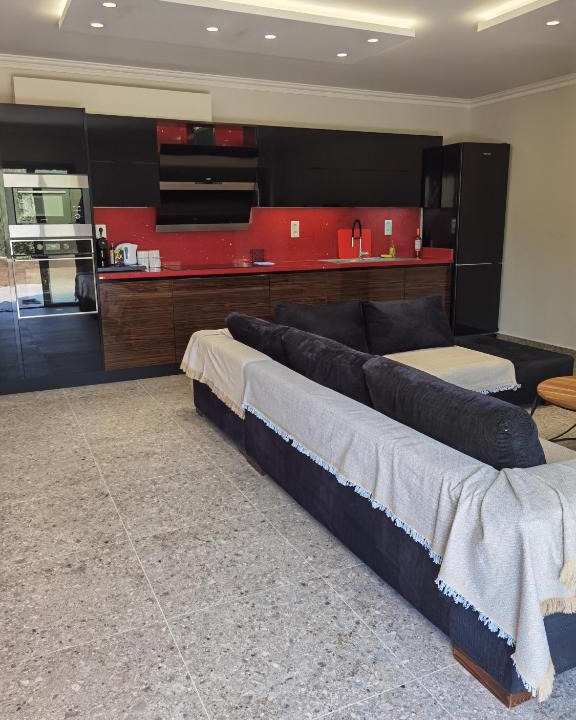Vlicho Apartment | Red