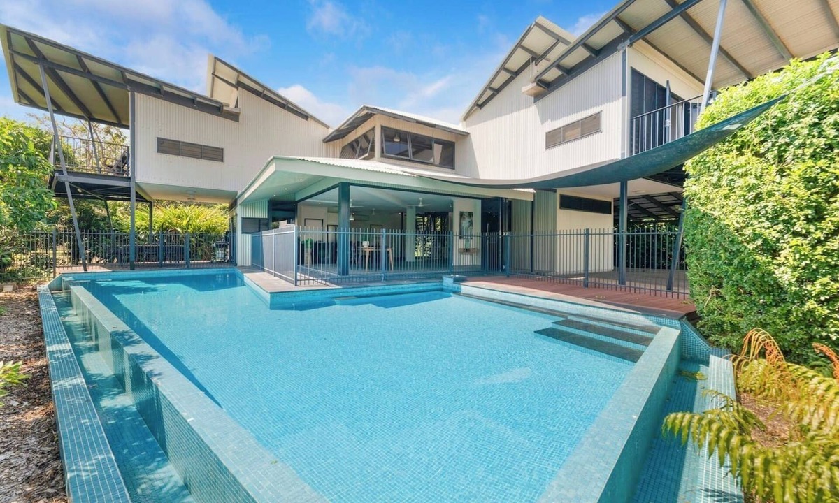 Nightcliff Villa | Reef Villa A Sprawling Waterfront Oasis