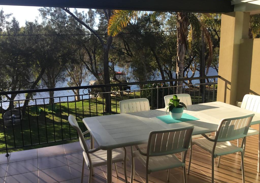 South Yunderup Apartment | Reflections top floor apartment on the Murray river near Mandurah