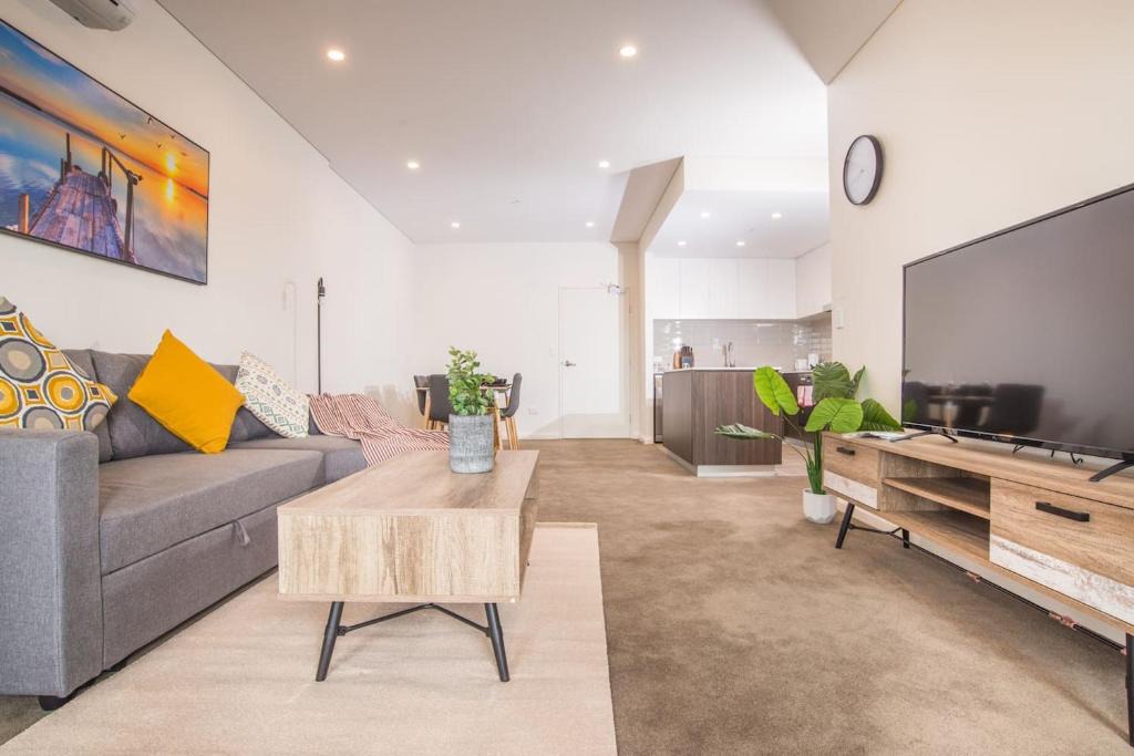 Liverpool Apartment | REFRESHING 2bed2bath APT in Up&Coming Liverpool