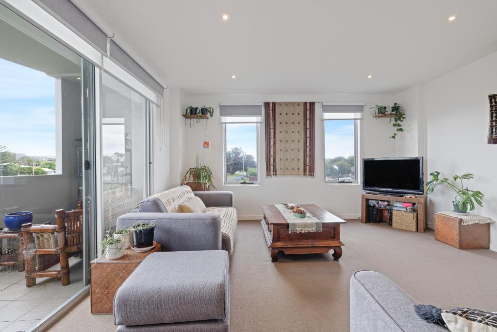 San Remo House | Rejuvenate San Remo - WiFi, Parking, Beach 200m, Family Friendly