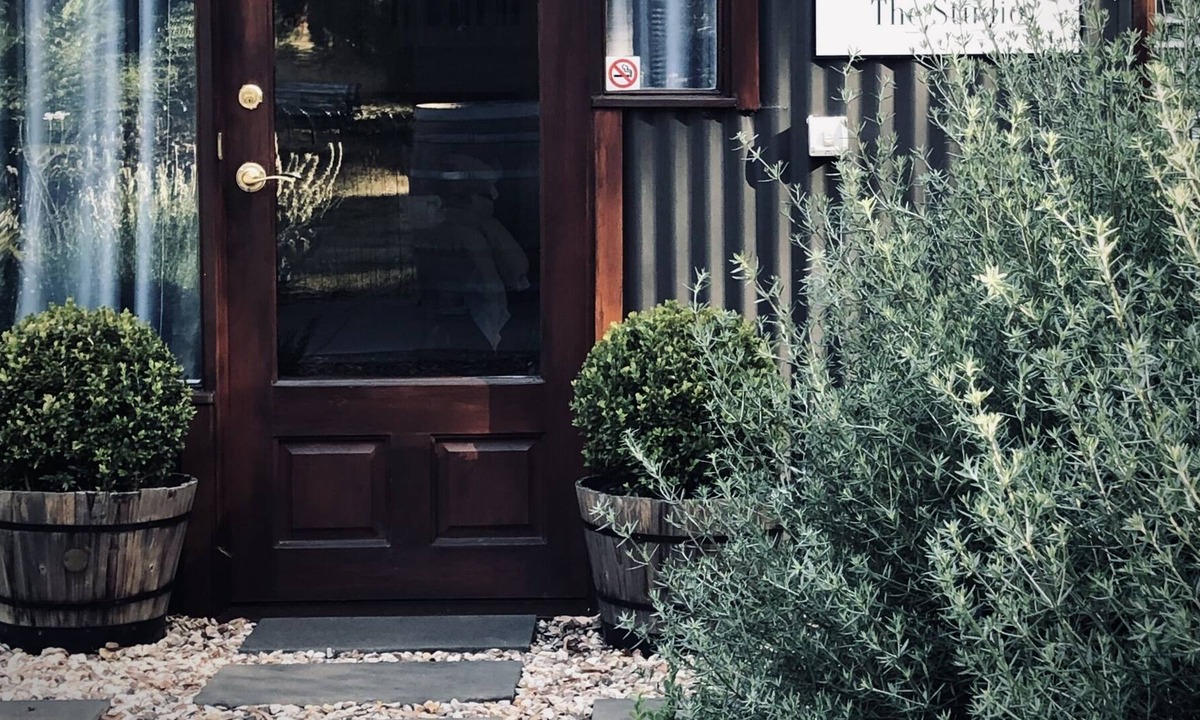 Korweinguboora Apartment | Relax & recharge with nightly kangaroos, a little out of Daylesford.