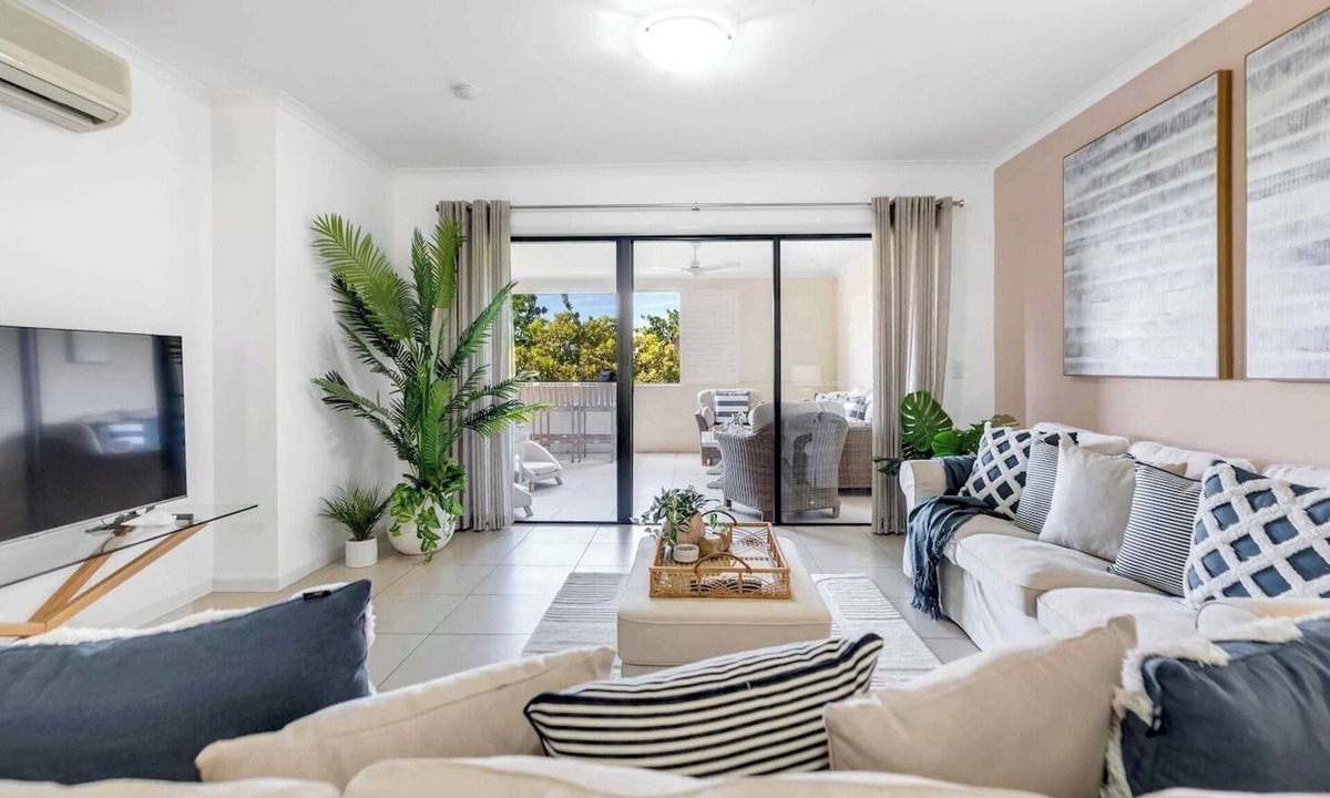 Cairns North Apartment | Relaxed Coastal Charm A Stylish Resort style Haven