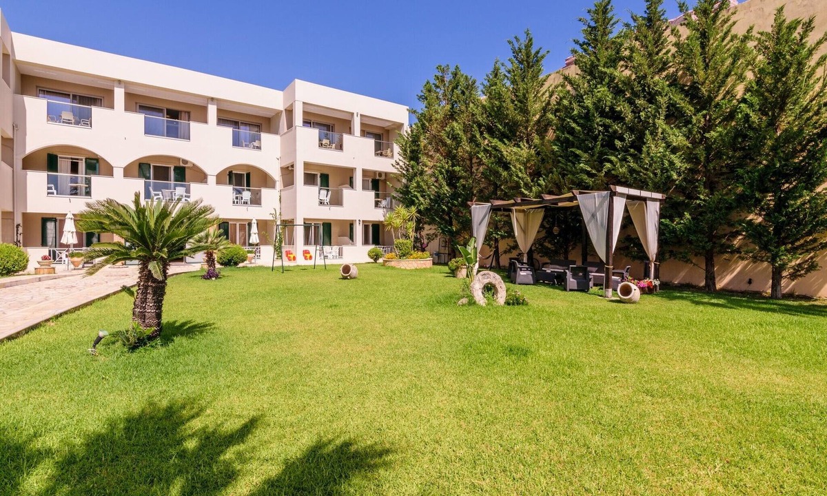 Amoudi Hotel | Remezzo Studios & Apartments