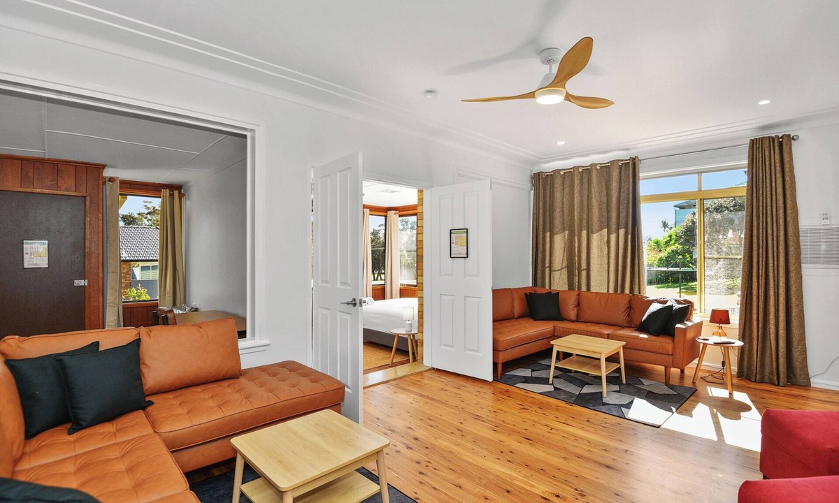 Long Jetty Apartment | Rest and Recover with Sunsets Over The Lake - MAGNESIUM SPA and ICE BATH