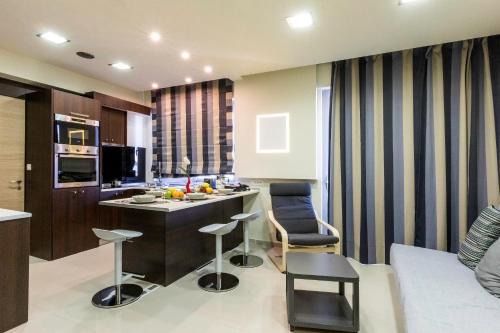 Rhodes Town Apartment | Rhodes Central Suite