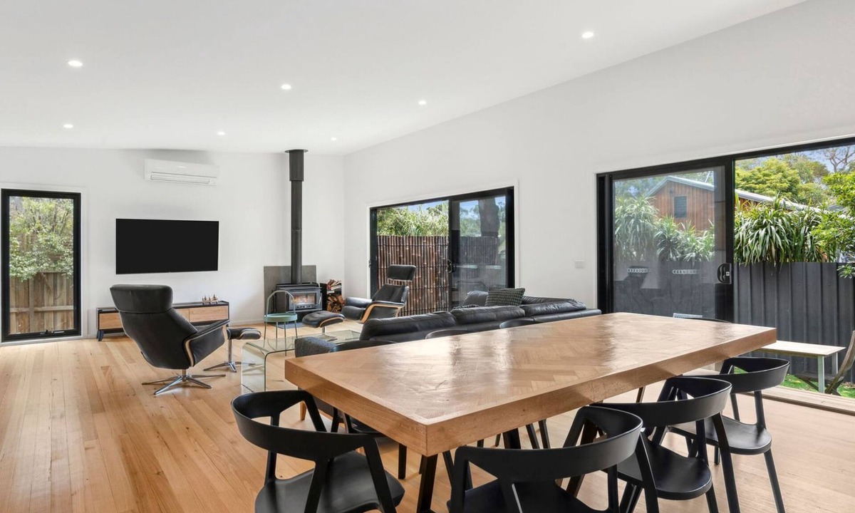 Anglesea House | Riverside Escape, easy access to local attractions.