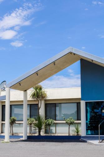 Waterhouse Hotel | Robetown Motor Inn & Apartments