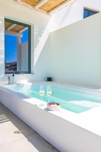 Tinos Town Apartment | Rockaine Suites Sunset