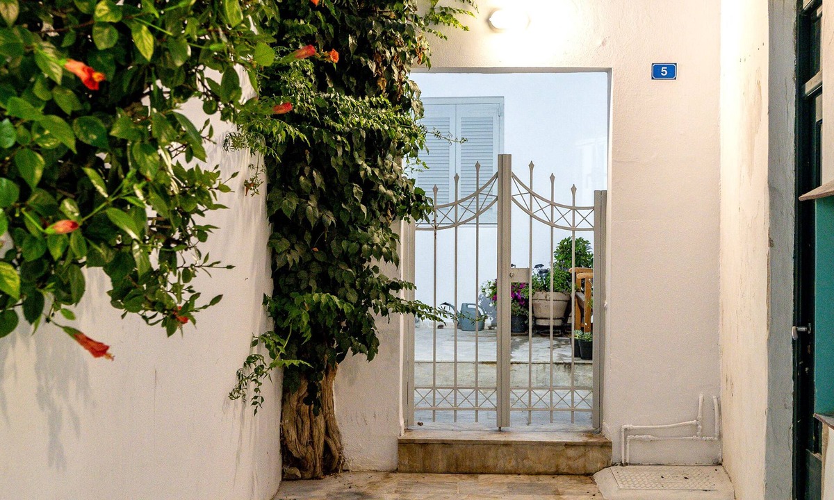 Parikia Hotel | Room 4 @ Pelican Paros in the Old Town!
