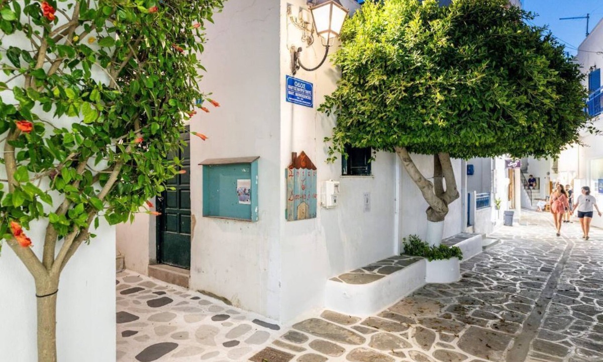 Parikia Hotel | Room 6 @ Pelican Paros in the Old Town!