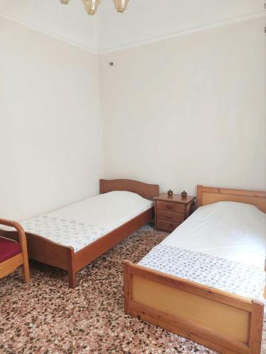 Athens House | Room for 2 in a dormitory 5' from metro
