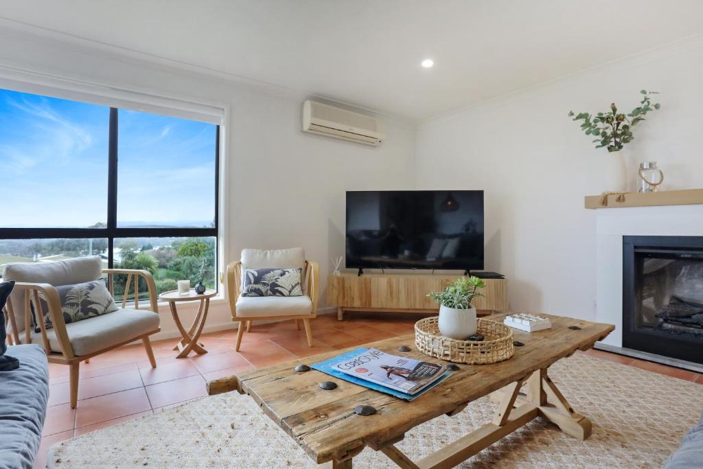 Merimbula House | Rosie's Seaview-Lake to ocean view