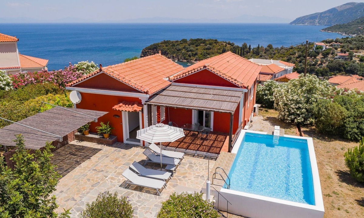 Samos Town House | "Rote Villa" by Interhome