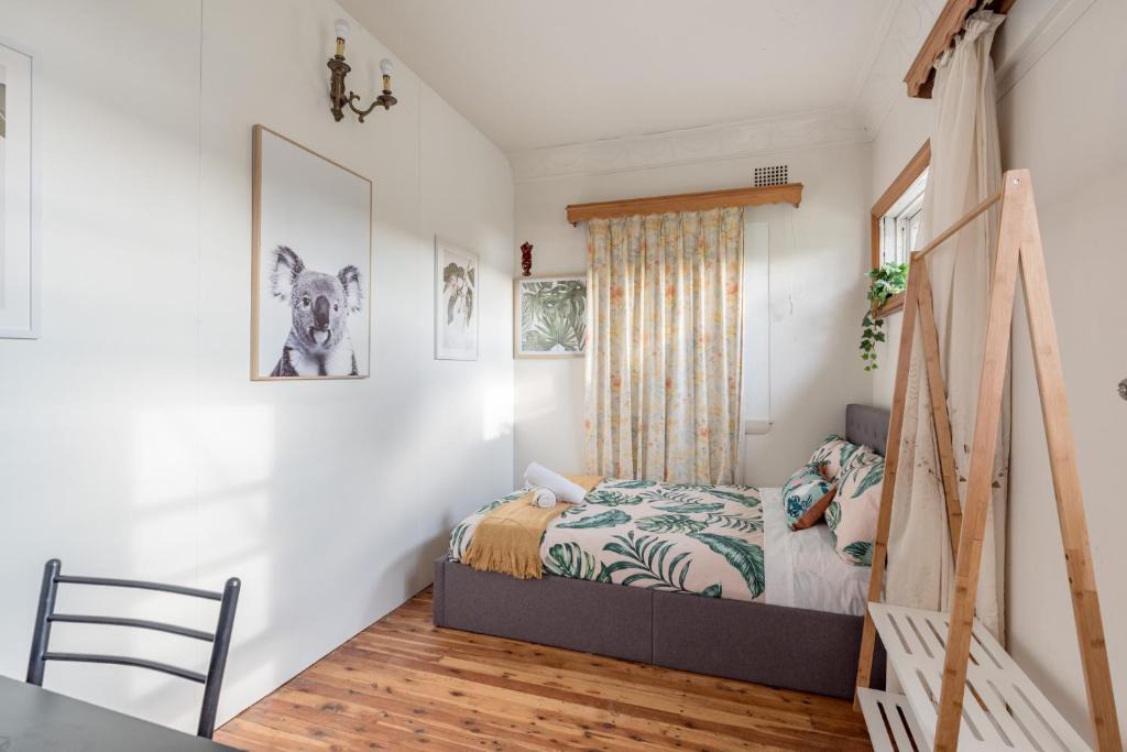 Sans Souci House | Rustic Private Room in Waterfront Beach Retreat 4 - SHAREHOUSE