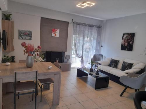 Kamena Vourla Apartment | Sakis and Lydia Apartment
