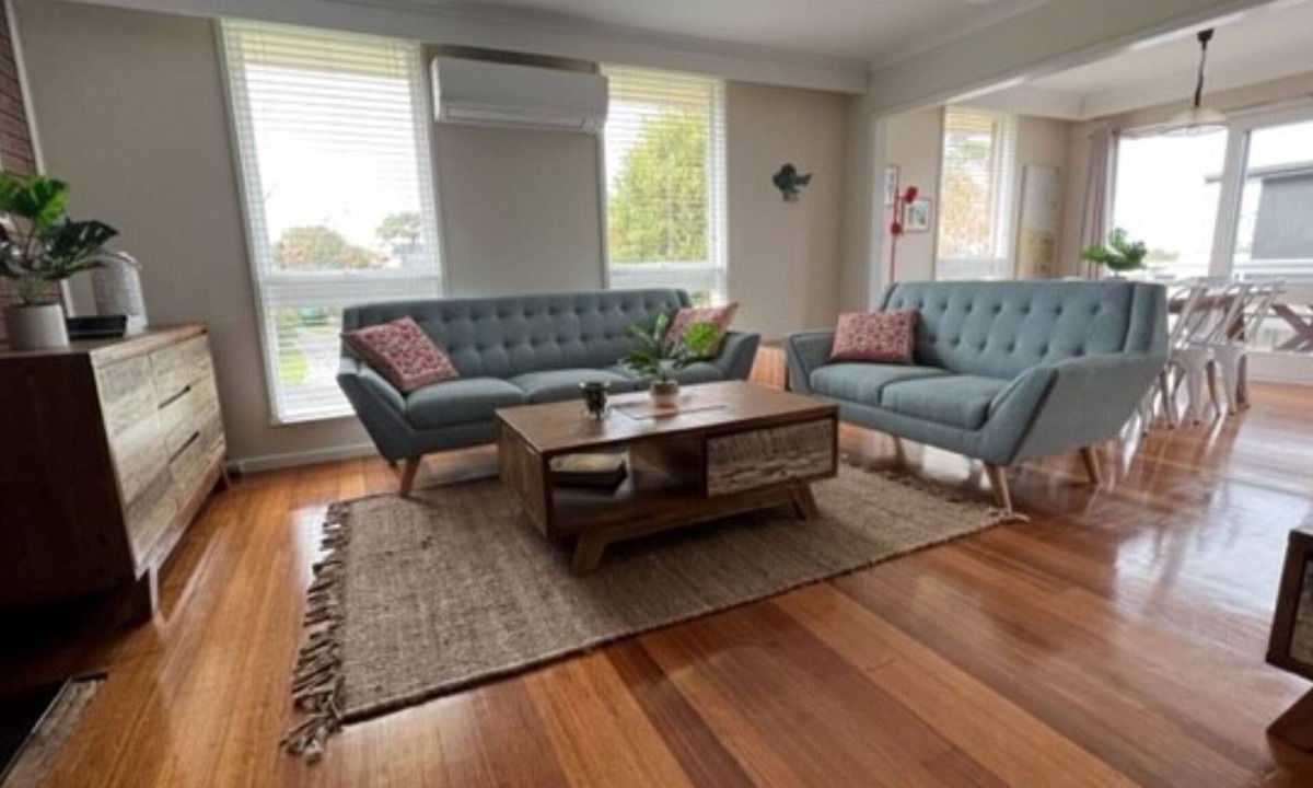 Inverloch House | SALTY SANDS - METERS FROM THE BEACH, FREE WIFI